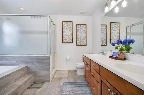 Bath - 4202 Cracker Ct, Saint Cloud, FL 34772 photo 2 of 4