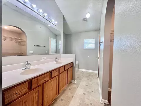 Bath - 2950 Elbib Dr, Saint Cloud, FL 34772 photo 3 of 4