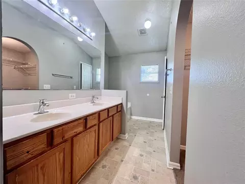 Bath - 2950 Elbib Dr, Saint Cloud, FL 34772 photo 2 of 4