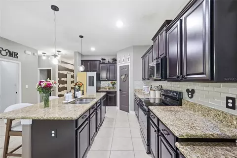 Kitchen - 3420 Schoolhouse Rd, Saint Cloud, FL 34773 photo 3 of 4