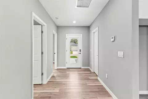 Entry Way - 110 Friendly Cir #1, Sebring, FL 33876 photo 2 of 2