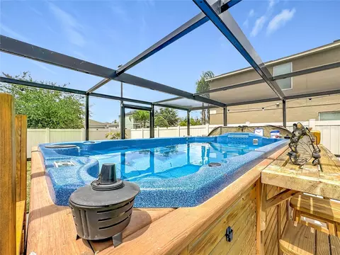 Exterior - 102 Cascade Bend Dr, Ruskin, FL 33570 photo 2 of 2