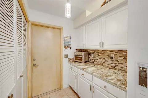 Kitchen - 6590 Bay Shore Dr, Saint Cloud, FL 34771 photo 4 of 6