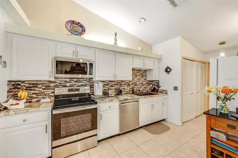 Kitchen - 6590 Bay Shore Dr, Saint Cloud, FL 34771 photo 3 of 6