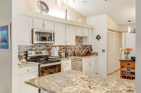 Kitchen - 6590 Bay Shore Dr, Saint Cloud, FL 34771 photo 2 of 6