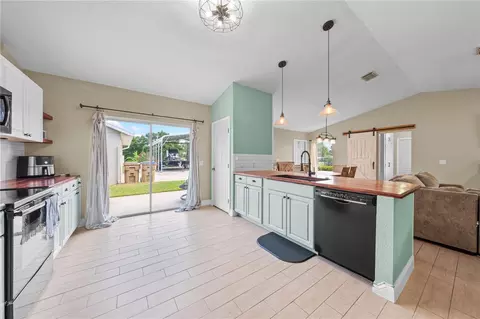 Kitchen - 4865 Meadow Dr, Saint Cloud, FL 34772 photo 4 of 4