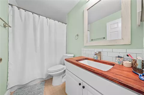 Bath - 4865 Meadow Dr, Saint Cloud, FL 34772 photo 2 of 2