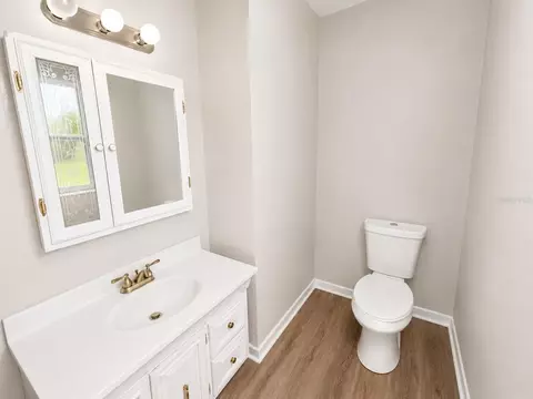 Bath - 21450 NE 35th St, Williston, FL 32696 photo 1 of 2