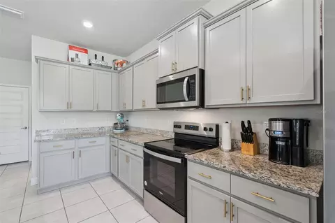 Kitchen - 3666 Sagefield Dr, Harmony, FL 34773 photo 6 of 6