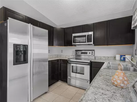 Kitchen - 1665 Sailpoint Dr, Bartow, FL 33830 photo 3 of 3