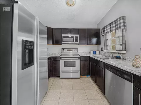 Kitchen - 1665 Sailpoint Dr, Bartow, FL 33830 photo 1 of 3
