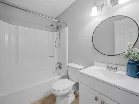 Bath - 1665 Sailpoint Dr, Bartow, FL 33830 photo 2 of 2