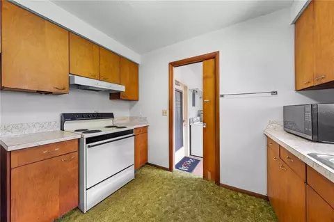Kitchen - 325 Florida Ave, Saint Cloud, FL 34769 photo 5 of 7