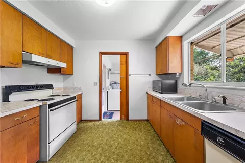 Kitchen - 325 Florida Ave, Saint Cloud, FL 34769 photo 4 of 7