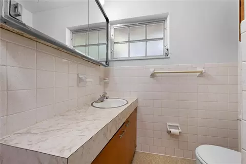 Bath - 325 Florida Ave, Saint Cloud, FL 34769 photo 3 of 3