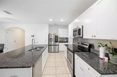 Kitchen - 3057 Timber Hawk Cir, Ocoee, FL 34761 photo 2 of 2