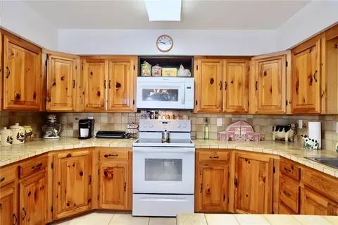 Kitchen - 4849 Meadow Dr, Saint Cloud, FL 34772 photo 2 of 2