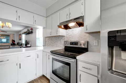 Kitchen - 3712 Bay Ct, Saint Cloud, FL 34769 photo 4 of 5