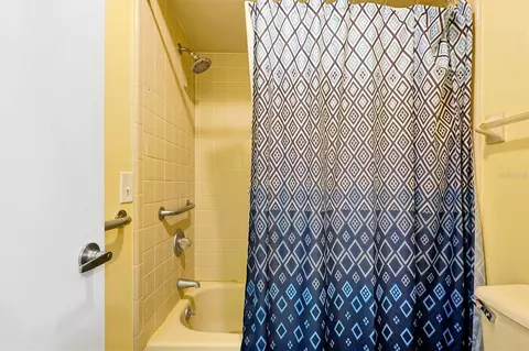 Bath - 3712 Bay Ct, Saint Cloud, FL 34769 photo 3 of 5