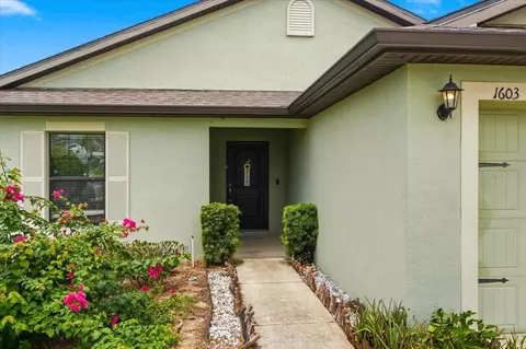 Exterior - 1603 Ellington Dr, Dundee, FL 33838 photo 5 of 8