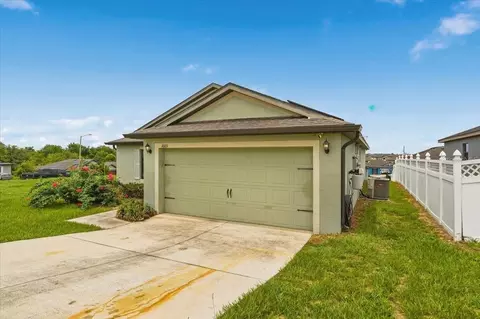 Exterior - 1603 Ellington Dr, Dundee, FL 33838 photo 4 of 8
