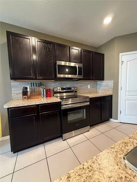 Kitchen - 1876 Cassidy Knoll Dr, Kissimmee, FL 34744 photo 2 of 9