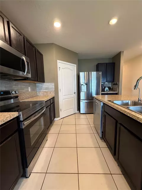 Kitchen - 1876 Cassidy Knoll Dr, Kissimmee, FL 34744 photo 5 of 9