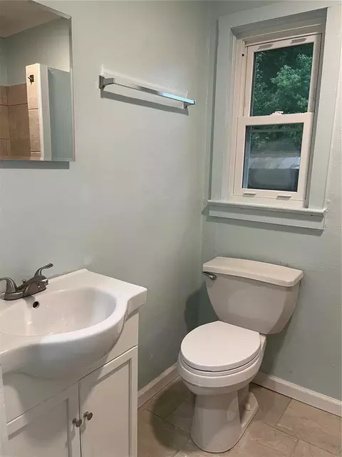 Bath - Undisclosed, Bartow, FL 33830 photo 1 of 2