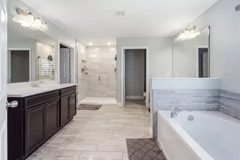 Bath - 4953 Olivia Ct, Saint Cloud, FL 34772 photo 2 of 4