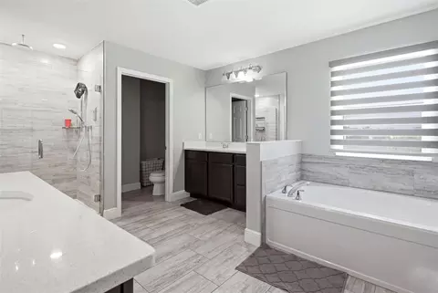 Bath - 4953 Olivia Ct, Saint Cloud, FL 34772 photo 3 of 4