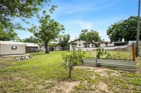 Exterior - 805 Center St, Dundee, FL 33838 photo 2 of 3