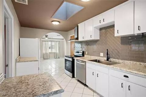 Kitchen - 805 Center St, Dundee, FL 33838 photo 1 of 3