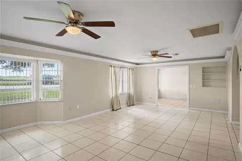 Living - 805 Center St, Dundee, FL 33838 photo 2 of 7
