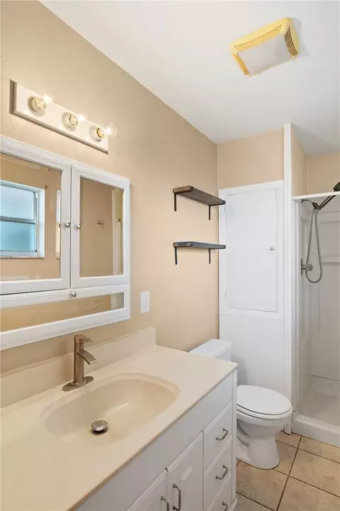 Bath - 805 Center St, Dundee, FL 33838 photo 2 of 2