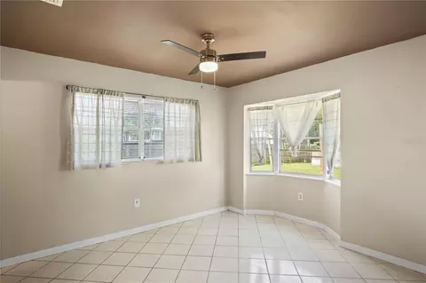 Living - 805 Center St, Dundee, FL 33838 photo 4 of 7