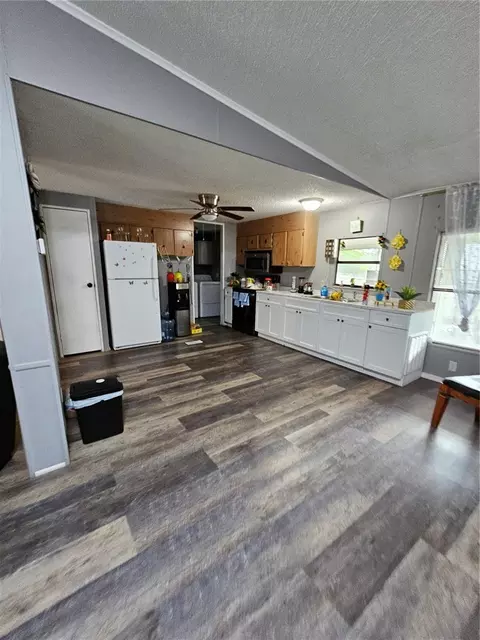 Kitchen - 6980 NE 4th Ln, Ocala, FL 34470 photo 2 of 4