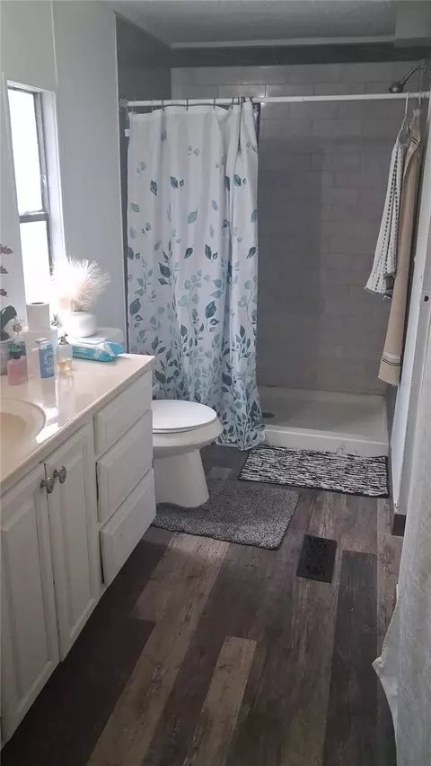 Bath - 6980 NE 4th Ln, Ocala, FL 34470 photo 2 of 2