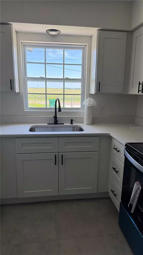 Kitchen - 606 Ridgewood Ave, Dundee, FL 33838 photo 3 of 6