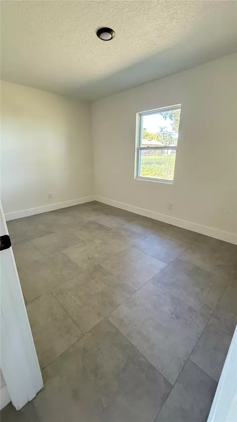 Bedroom - 606 Ridgewood Ave, Dundee, FL 33838 photo 2 of 3