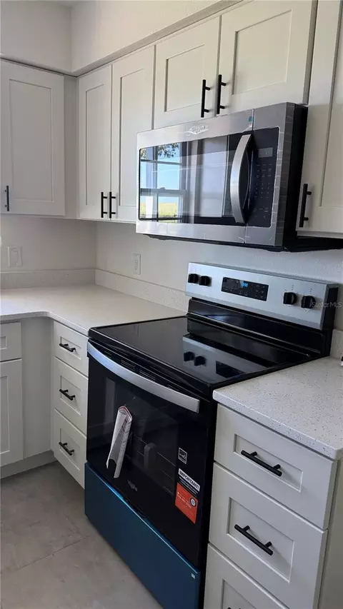Kitchen - 606 Ridgewood Ave, Dundee, FL 33838 photo 2 of 6