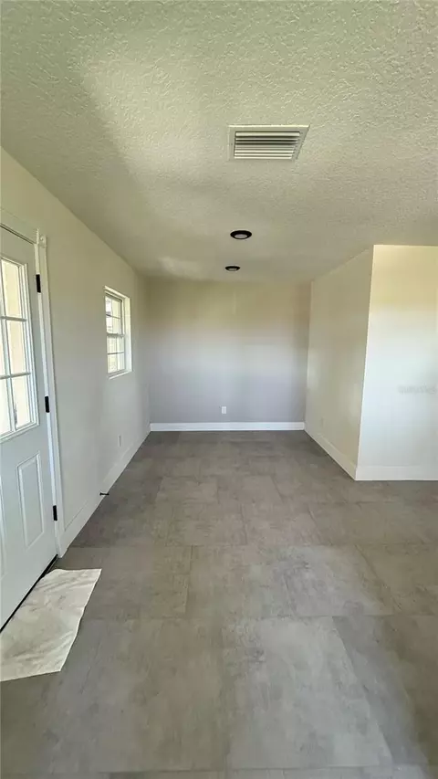 Living - 606 Ridgewood Ave, Dundee, FL 33838 photo 1 of 2