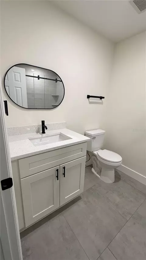 Bath - 606 Ridgewood Ave, Dundee, FL 33838 photo 2 of 5