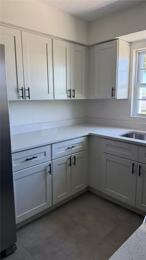 Kitchen - 606 Ridgewood Ave, Dundee, FL 33838 photo 4 of 6