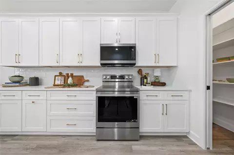 Kitchen - 1012 Farmstead St, Eustis, FL 32736 photo 4 of 4