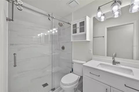 Bath - 237 California Ave, Saint Cloud, FL 34769 photo 2 of 2