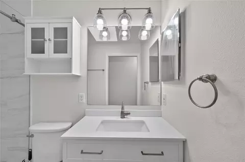 Bath - 237 California Ave, Saint Cloud, FL 34769 photo 1 of 2