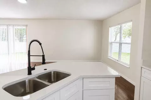 Kitchen - 13402 Copper Head Dr, Riverview, FL 33569 photo 5 of 6