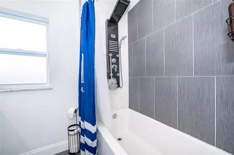Bath - 10 E Celeste St, Apopka, FL 32703 photo 2 of 3