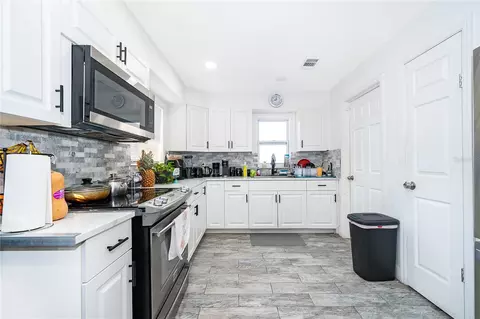 Kitchen - 10 E Celeste St, Apopka, FL 32703 photo 2 of 2