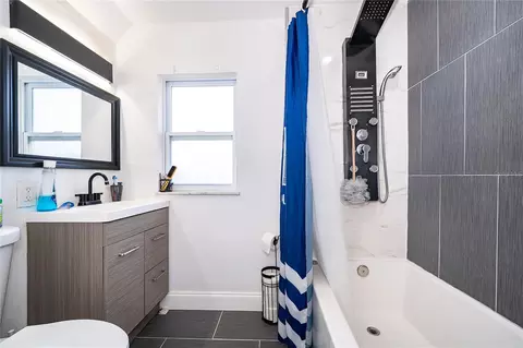 Bath - 10 E Celeste St, Apopka, FL 32703 photo 1 of 3